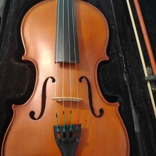 Virtu Adagietto 4/4 violin like new with case and accessories