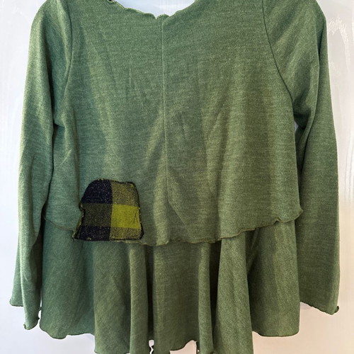 T-shirt size M like new, green with details