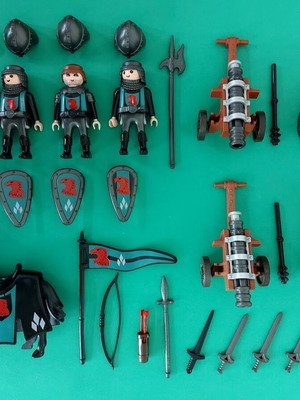 Playmobil Falcon Knights used with working cannons