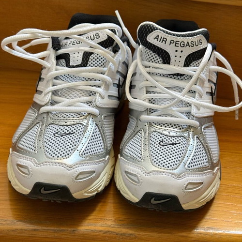 Nike Air Pegasus 2005 athletic shoes like new, size 42, white and grey