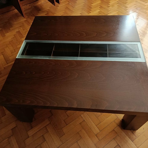Coffee table solid oak with glass detail like new