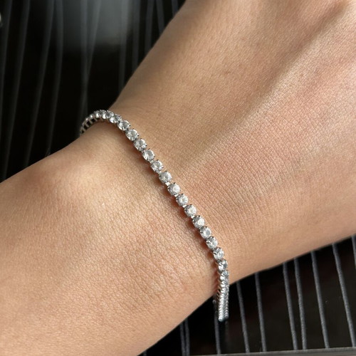 Steel tennis bracelet like new, silver color