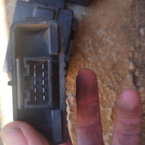 Kawasaki GPZ 400R/GPZ 500 fuse boxes used, single piece