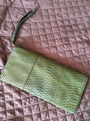 Envelope bag light green with crocodile leather and handle like new