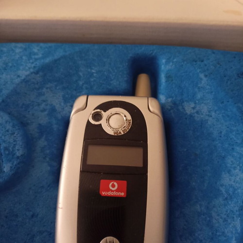 Motorola collectible cell phone like new, silver with flip cover