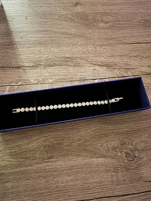 Swarovski Angelic bracelet used with small missing stone