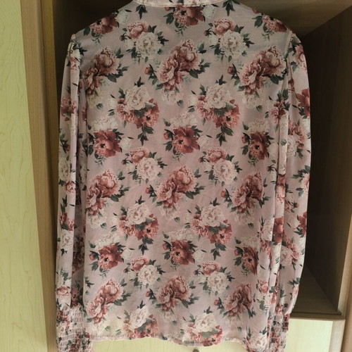 Floral women's shirt like new, pink multicolor, size M