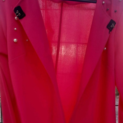 Fuchsia jacket embroidered with black and white pearls like new