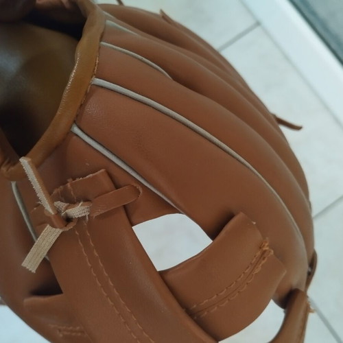 Baseball glove for right-handed player, synthetic leather