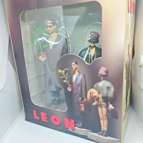Léon & Mathilda collectible figures set like new