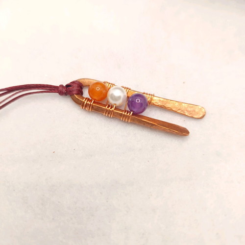Handmade pendant with semi-precious stones and copper wire