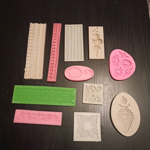Silicone molds like new, 75 pieces for clay and porcelain