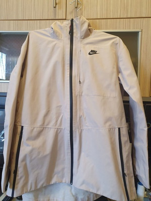 Nike Jacket Nsw Women's Tech Pack Woven ροζ μεταχειρισμένο, αδιάβροχο και αντιανεμικό