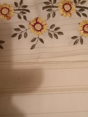 Tsevres new with gold thread yellow red 90x39