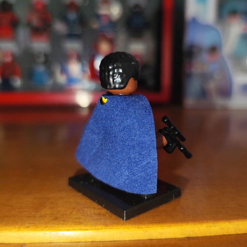 Lando Calrissian figure like new with base, blaster, blue cape