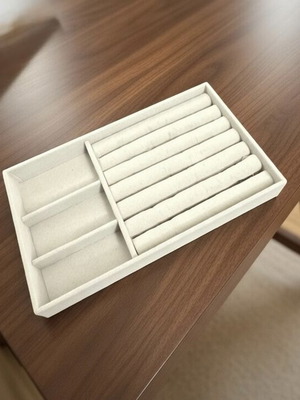 Jewelry organizer case like new, ring stand gray