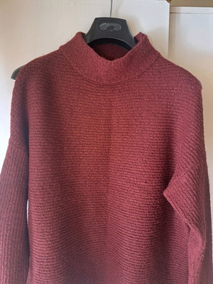 Burgundy sweater like new with shoulder cutouts