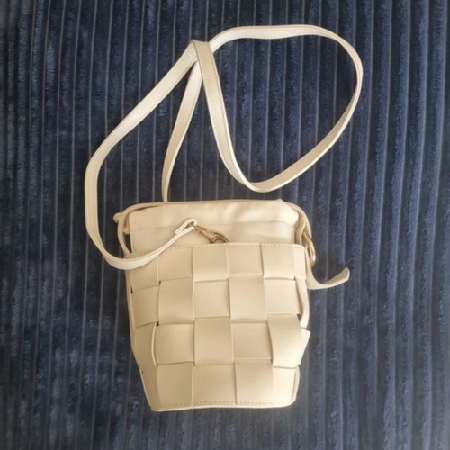 Crossbody bag A To Z Greek like new, white beige
