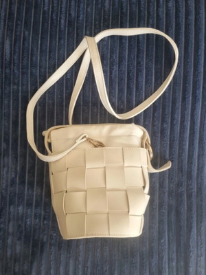 Crossbody bag A To Z Greek like new, white beige
