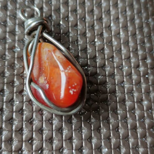 Carnelian pendant like new with silver setting
