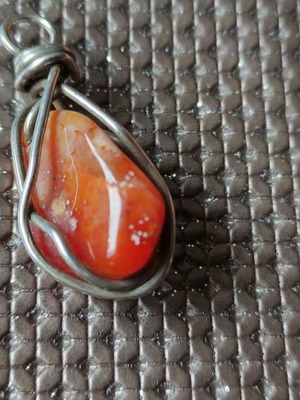 Carnelian pendant like new with silver setting
