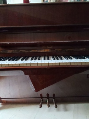 Πιάνο Petrof μεταχειρισμένο σε άριστη κατάσταση