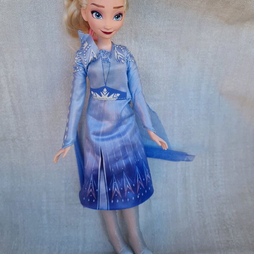 Elsa Frozen doll like new