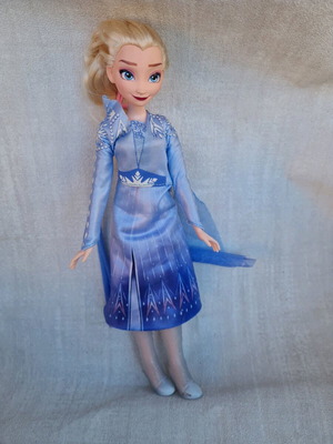 Elsa Frozen doll like new