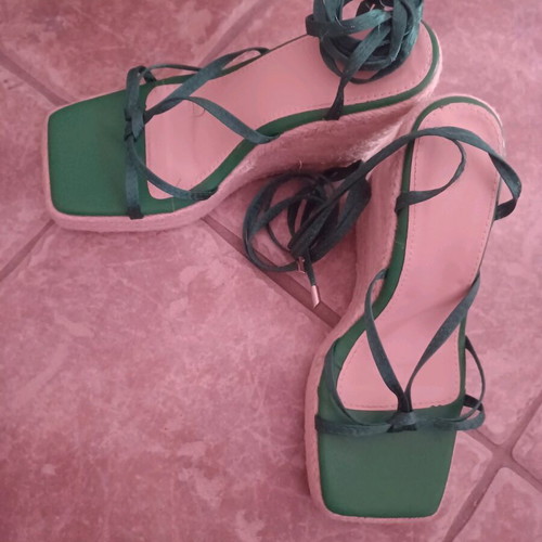 Satin green platforms size 38 like new