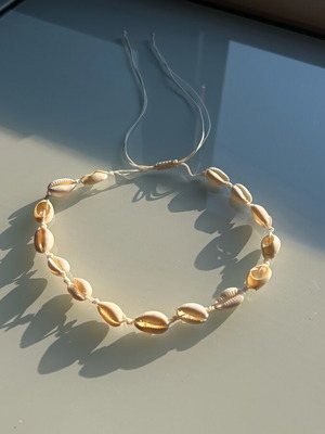 Κολιέ choker με κοχύλια σαν καινούργιο, άσπρο και μπεζ