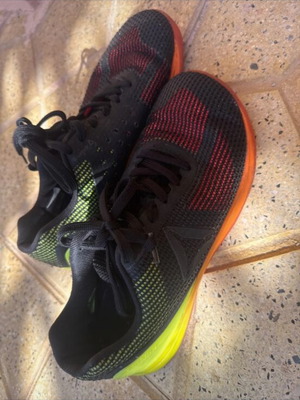 Reebok women's athletic shoes size 39, black and red