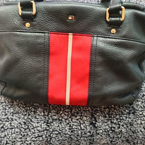 Tommy Hilfiger leather bag like new with shoulder strap