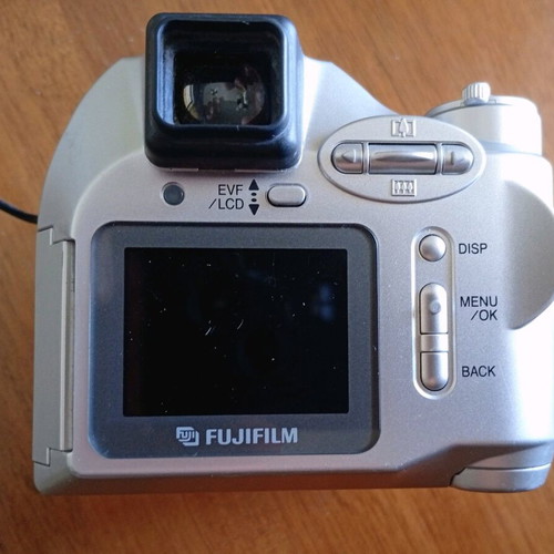 Fujifilm Finepix 2800 Zoom digital camera like new