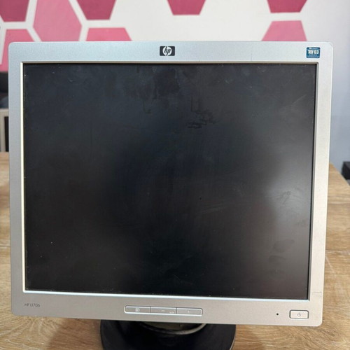 HP 1706 17" LCD Monitor used, 1280×1024 resolution, VGA