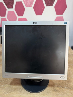 HP 1706 17" LCD Monitor used, 1280×1024 resolution, VGA