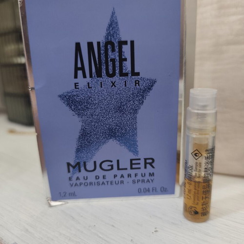 Nuxe Makeup Bag with Mugler Angel Elixir and Vichy Samples New