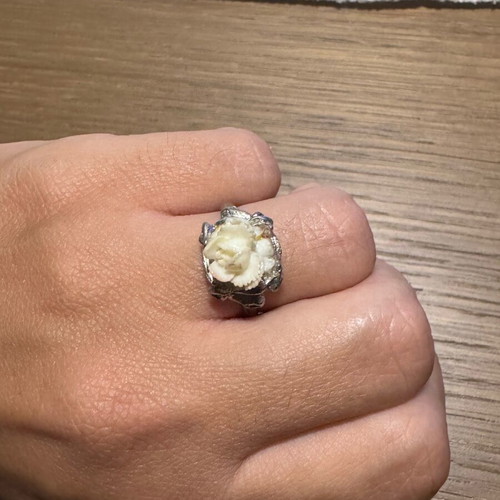Adjustable ring with white rose design like new