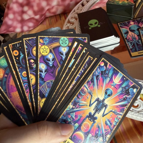 Alien Tarot deck like new with sci-fi artwork