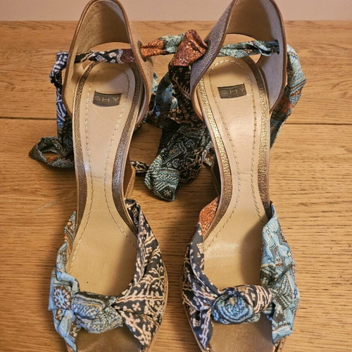 Shy sandals like new, size 40, multicolor leather tan heels