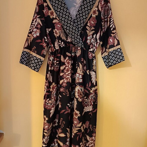 Floral elegant midi dress used, size Large, wrap style