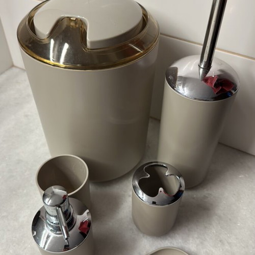 Bathroom set like new