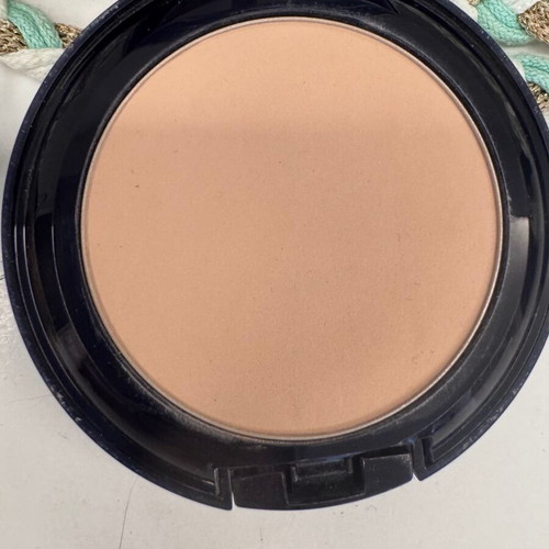 Estée Lauder Double Wear Compact 2C2 like new, pale almond