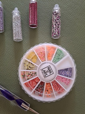 Nail decorations like new, assorted toppings
