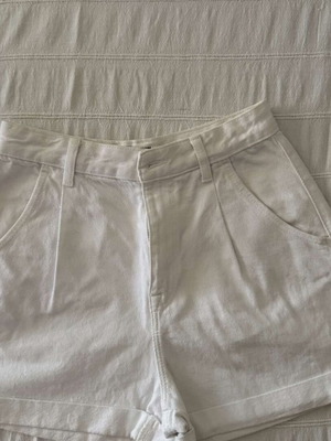Bershka Mom denim white shorts
