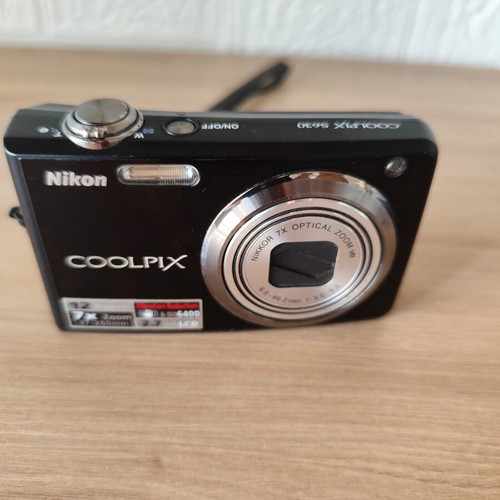 Nikon COOLPIX S630 digital camera like new, 12MP, 7x optical zoom