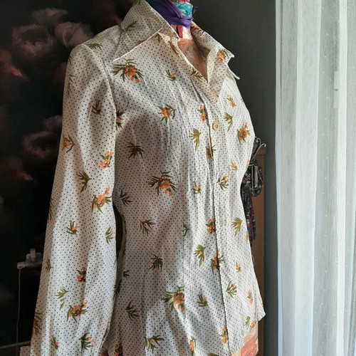 Women's long sleeve shirt used, size S