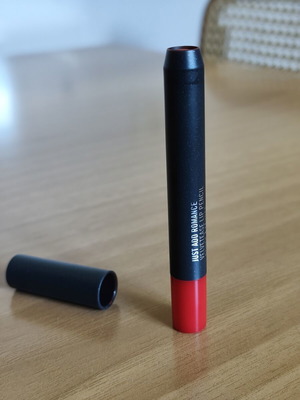 MAC Velvetease Lipstick Pencil red long-lasting, like new