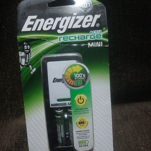 Energizer Mini Charger 2-Slot with Rechargeable AA AAA Batteries new
