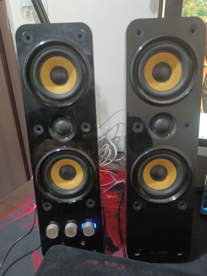 Creative GigaWorks T40 Series II 2.0 speakers used, stereo system