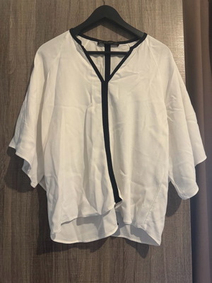 Бяла блуза с манджурска яка S нова
